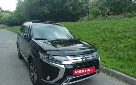 Mitsubishi Outlander III рестайлинг 3, 2021 год, 2 900 000 рублей, 16 фотография