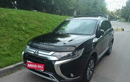 Mitsubishi Outlander III рестайлинг 3, 2021 год, 2 900 000 рублей, 18 фотография