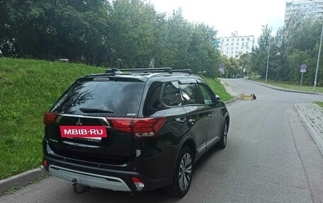Mitsubishi Outlander III рестайлинг 3, 2021 год, 2 900 000 рублей, 19 фотография