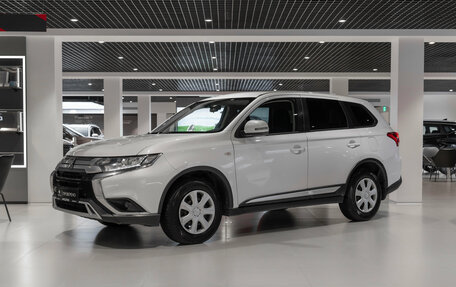Mitsubishi Outlander III рестайлинг 3, 2018 год, 2 000 000 рублей, 1 фотография