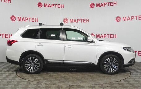 Mitsubishi Outlander III рестайлинг 3, 2021 год, 2 649 000 рублей, 4 фотография