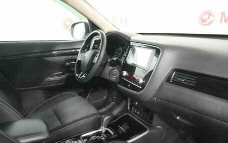 Mitsubishi Outlander III рестайлинг 3, 2021 год, 2 649 000 рублей, 10 фотография