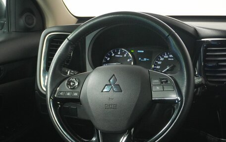 Mitsubishi Outlander III рестайлинг 3, 2021 год, 2 649 000 рублей, 16 фотография