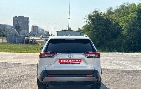 Toyota RAV4, 2021 год, 3 фотография