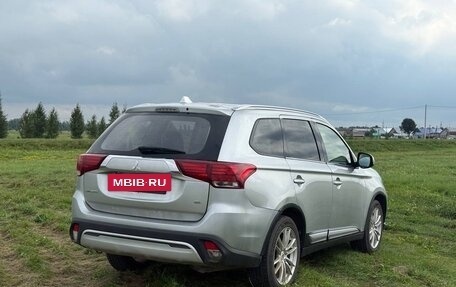 Mitsubishi Outlander III рестайлинг 3, 2020 год, 2 200 000 рублей, 3 фотография