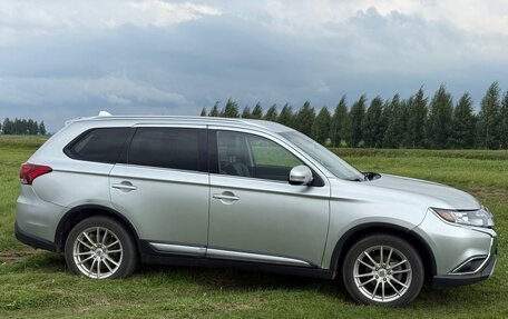 Mitsubishi Outlander III рестайлинг 3, 2020 год, 2 200 000 рублей, 5 фотография