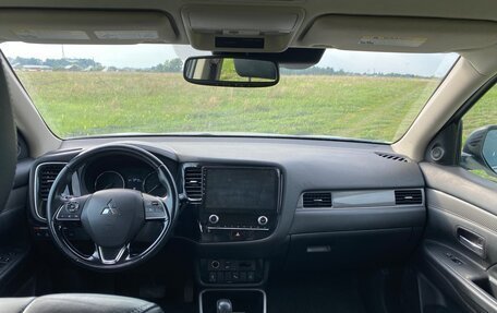 Mitsubishi Outlander III рестайлинг 3, 2020 год, 2 200 000 рублей, 6 фотография
