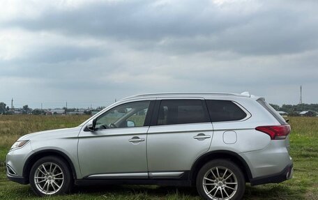 Mitsubishi Outlander III рестайлинг 3, 2020 год, 2 200 000 рублей, 4 фотография
