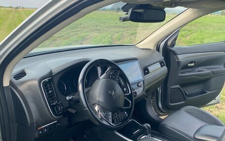 Mitsubishi Outlander III рестайлинг 3, 2020 год, 2 200 000 рублей, 7 фотография