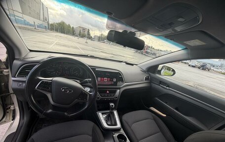 Hyundai Elantra VI рестайлинг, 2018 год, 1 400 000 рублей, 10 фотография
