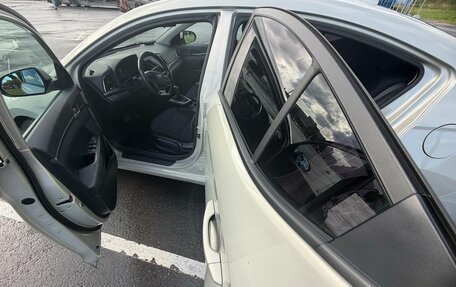 Hyundai Elantra VI рестайлинг, 2018 год, 1 400 000 рублей, 8 фотография