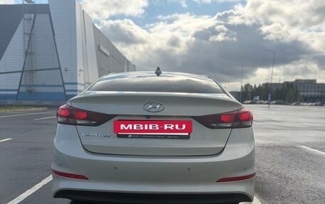 Hyundai Elantra VI рестайлинг, 2018 год, 1 400 000 рублей, 4 фотография