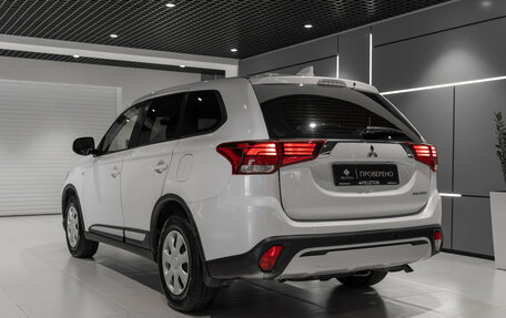 Mitsubishi Outlander III рестайлинг 3, 2018 год, 2 000 000 рублей, 4 фотография