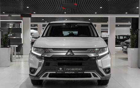 Mitsubishi Outlander III рестайлинг 3, 2018 год, 2 000 000 рублей, 3 фотография