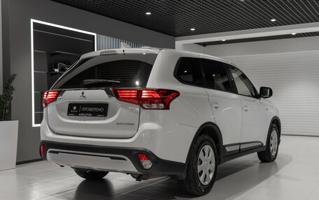 Mitsubishi Outlander III рестайлинг 3, 2018 год, 2 000 000 рублей, 5 фотография