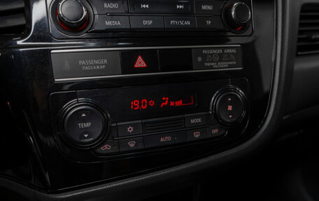 Mitsubishi Outlander III рестайлинг 3, 2018 год, 2 000 000 рублей, 15 фотография