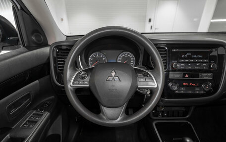 Mitsubishi Outlander III рестайлинг 3, 2018 год, 2 000 000 рублей, 10 фотография
