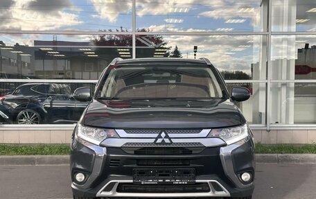 Mitsubishi Outlander III рестайлинг 3, 2019 год, 1 850 000 рублей, 2 фотография