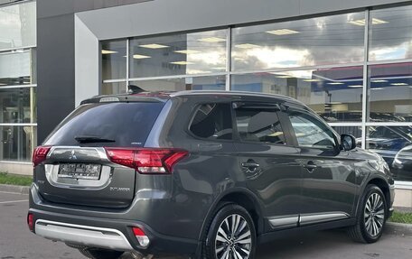 Mitsubishi Outlander III рестайлинг 3, 2019 год, 1 850 000 рублей, 6 фотография