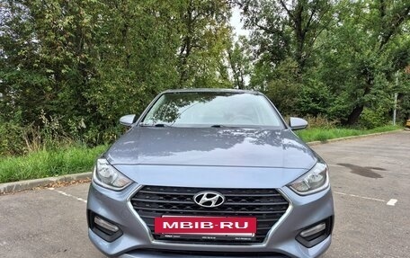 Hyundai Solaris II рестайлинг, 2017 год, 1 000 000 рублей, 2 фотография