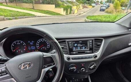Hyundai Solaris II рестайлинг, 2017 год, 1 000 000 рублей, 12 фотография
