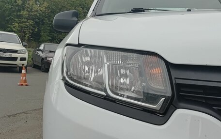 Renault Logan II, 2018 год, 599 000 рублей, 21 фотография