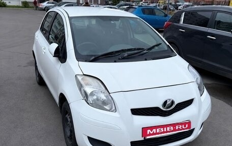 Toyota Vitz, 2010 год, 400 000 рублей, 2 фотография