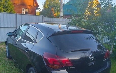 Opel Astra J, 2011 год, 525 000 рублей, 2 фотография