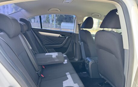 Volkswagen Passat B7, 2011 год, 749 999 рублей, 13 фотография