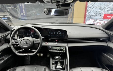 Hyundai Elantra, 2023 год, 2 000 000 рублей, 15 фотография