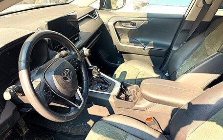 Toyota RAV4, 2024 год, 2 900 000 рублей, 10 фотография