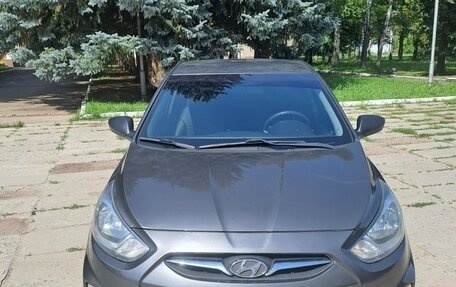 Hyundai Solaris II рестайлинг, 2013 год, 660 000 рублей, 1 фотография