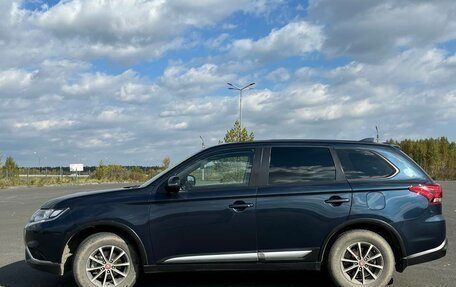 Mitsubishi Outlander III рестайлинг 3, 2020 год, 2 450 000 рублей, 5 фотография