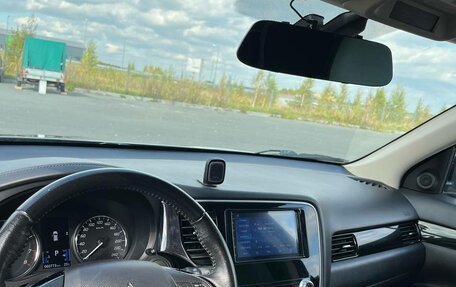 Mitsubishi Outlander III рестайлинг 3, 2020 год, 2 450 000 рублей, 7 фотография