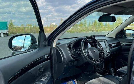 Mitsubishi Outlander III рестайлинг 3, 2020 год, 2 450 000 рублей, 4 фотография