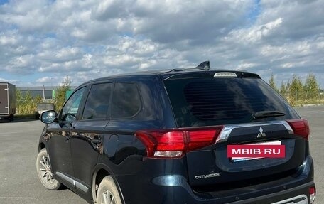 Mitsubishi Outlander III рестайлинг 3, 2020 год, 2 450 000 рублей, 6 фотография