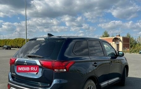 Mitsubishi Outlander III рестайлинг 3, 2020 год, 2 450 000 рублей, 3 фотография