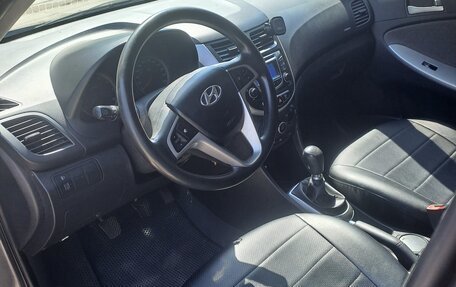 Hyundai Solaris II рестайлинг, 2013 год, 660 000 рублей, 5 фотография