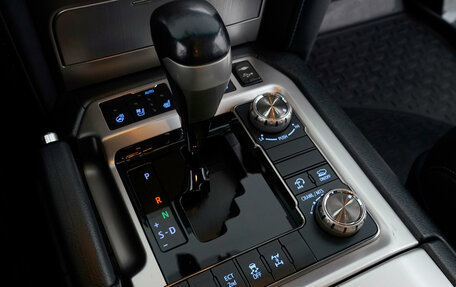 Toyota Land Cruiser 200, 2015 год, 6 299 000 рублей, 26 фотография