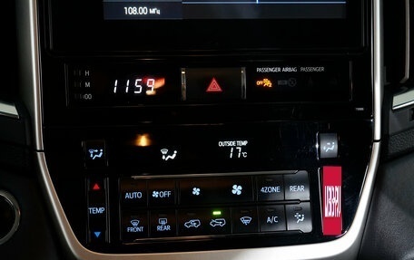 Toyota Land Cruiser 200, 2015 год, 6 299 000 рублей, 28 фотография