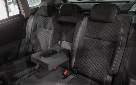 Volkswagen Tiguan II, 2018 год, 2 869 000 рублей, 38 фотография