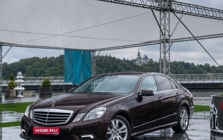 Mercedes-Benz E-Класс, 2010 год, 2 100 000 рублей, 1 фотография
