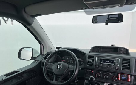 Volkswagen Transporter T6 рестайлинг, 2017 год, 4 990 000 рублей, 13 фотография