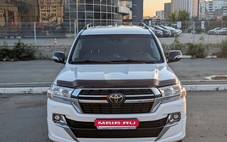 Toyota Land Cruiser 200, 2016 год, 6 300 000 рублей, 2 фотография