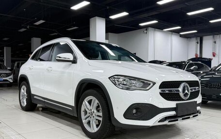 Mercedes-Benz GLA, 2022 год, 1 980 000 рублей, 2 фотография