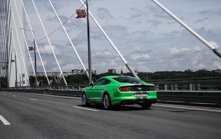 Ford Mustang VI рестайлинг, 2020 год, 2 900 000 рублей, 7 фотография