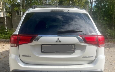 Mitsubishi Outlander III рестайлинг 3, 2015 год, 1 550 000 рублей, 4 фотография