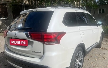 Mitsubishi Outlander III рестайлинг 3, 2015 год, 1 550 000 рублей, 5 фотография