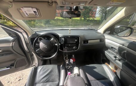 Mitsubishi Outlander III рестайлинг 3, 2015 год, 1 550 000 рублей, 7 фотография
