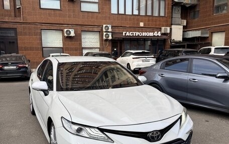 Toyota Camry, 2018 год, 1 900 000 рублей, 4 фотография